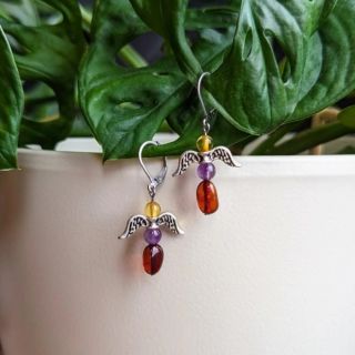 Jantarové náušnice, které umí rozzářit obličej stejně jako světýlka na vánočním stromku. ✨ V mé nabídce najdete pravé...