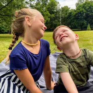 Pro děti, které milují drobné poklady a nosí si talismany všude s sebou. 🧡 Jantarové korálky pro děti jste si oblíbili i v...